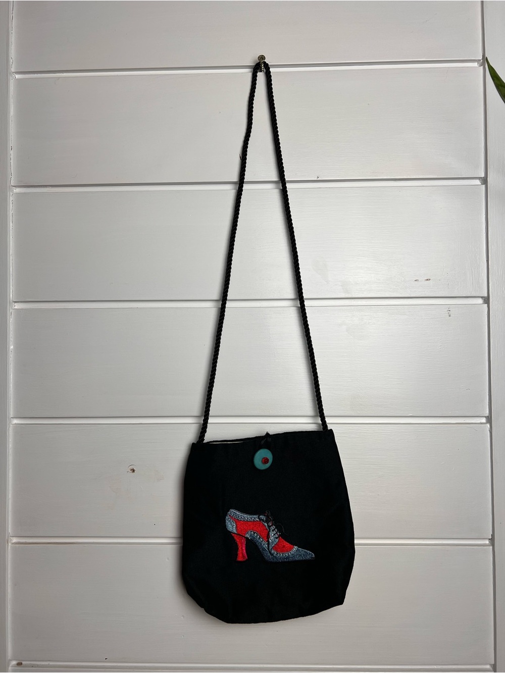 Vintage Y2K Whimsical Embroidered Shoe Crossbody Bag - Lipstick Kiss Lining💋